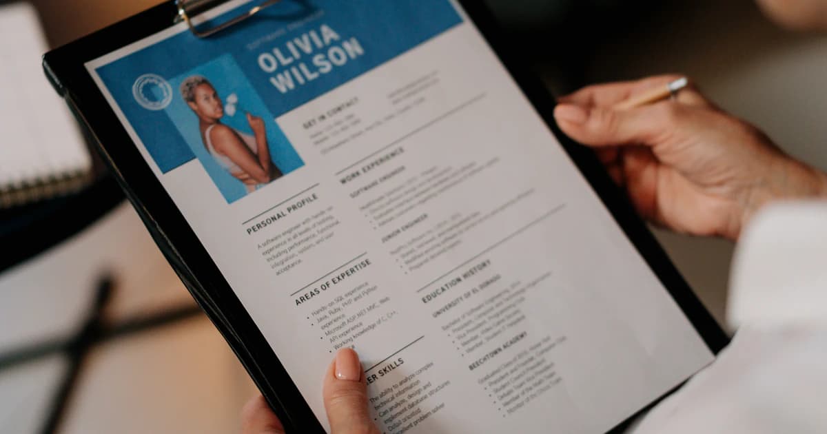 Checklist personalisasi CV berdasarkan role