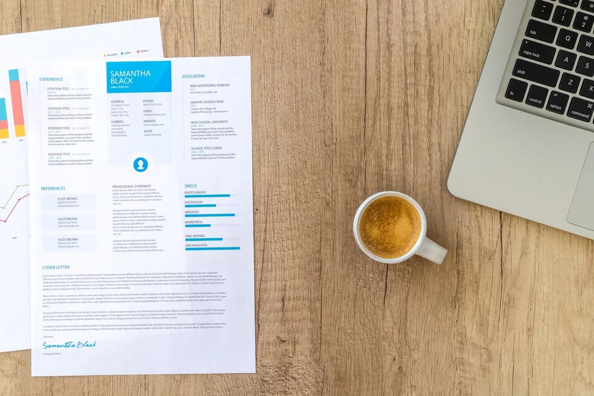 Comparing a resume and a CV for job applications